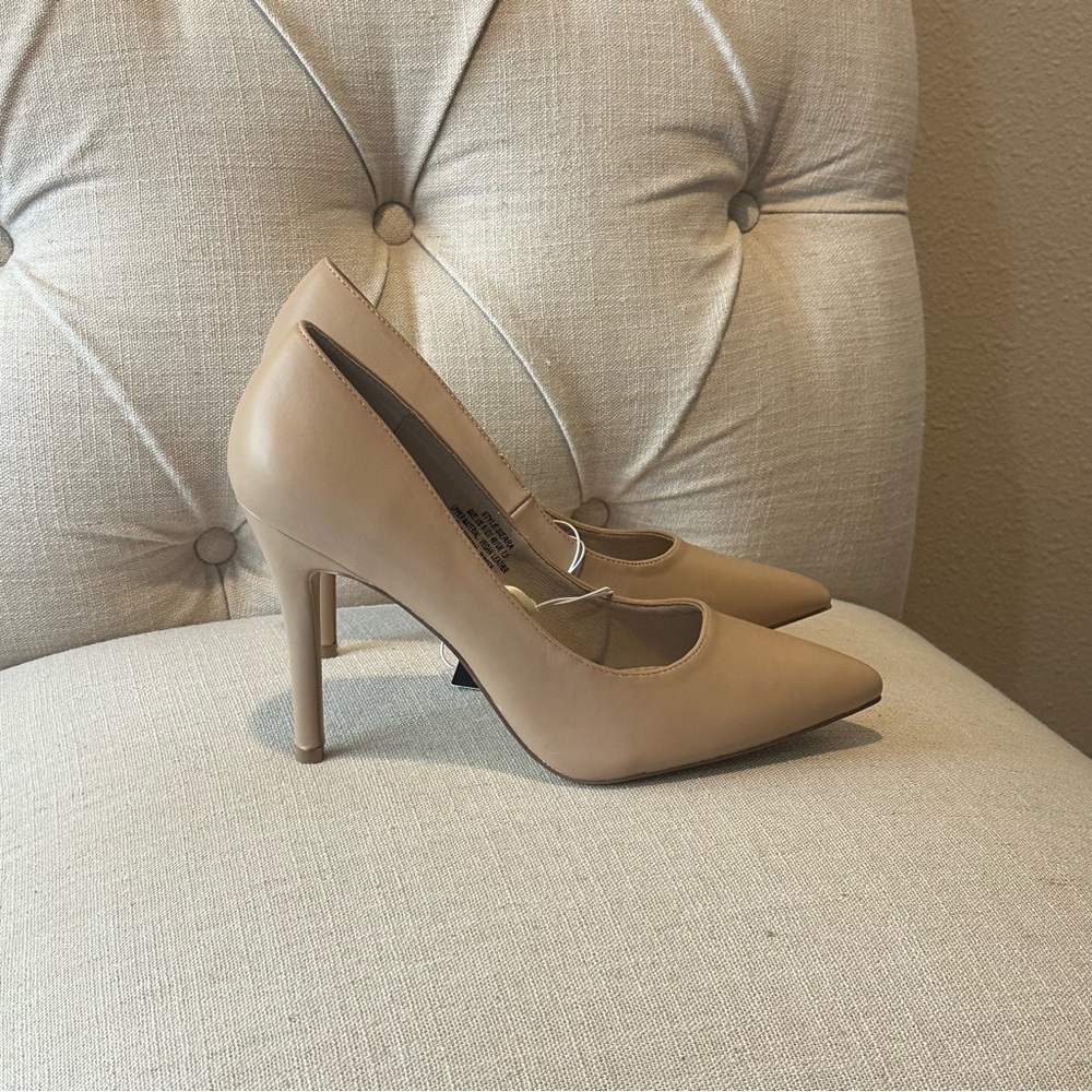 French Connection Tan / beige Pointed Toe Heels/ Pumps - Picture 2 of 11